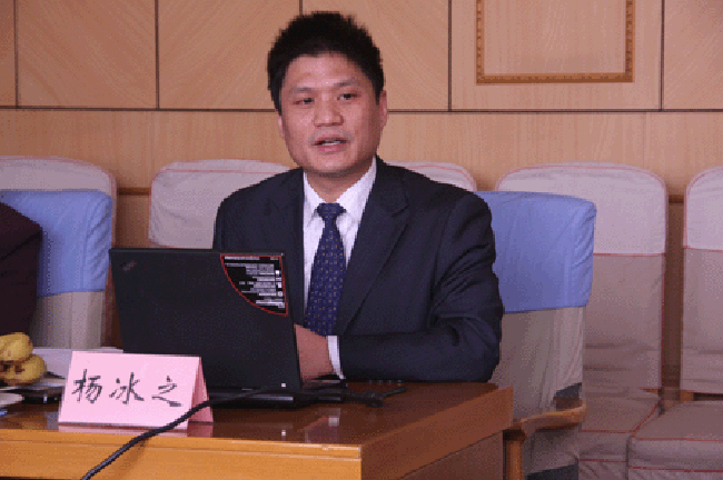 永乐高ylg888888互联政府网站评测研究中心主任、首席研究员杨冰之向与会专家进行了详细的汇报
