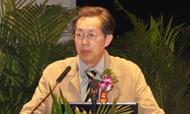 中国社会科学院信息化研究中心秘书长姜奇平以《智慧企业三化融合：业务平台化、员工创客化、用户个性化》为主题发表了精彩演讲