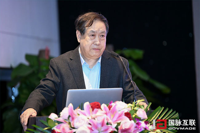 国家行政学院教授、国家信息化专家咨询委员会委员汪玉凯发表了题为《智慧社会与国家治理现代化》的主题演讲