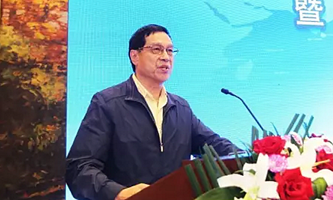在“2017吉林省智慧政务建设与服务创新论坛暨‘互联网+政务服务’建设研讨会”上，国家信息化专家咨询委员会委员、国家信息中心原副主任杜链以《“互联网+政务服务”的几个深层次问题》为主题发表演讲。