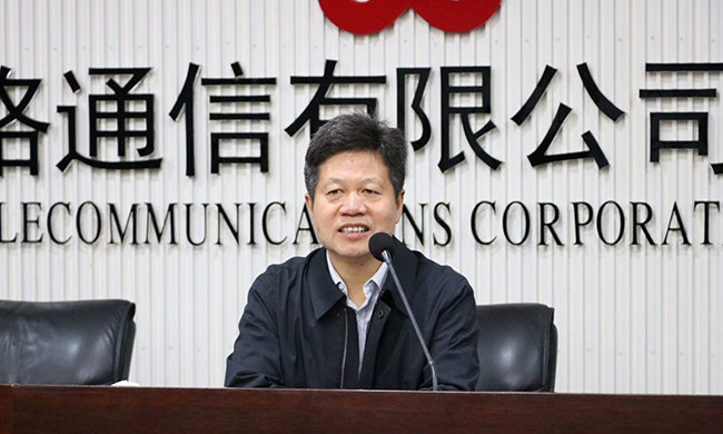 在广东“互联网+政务”大数据研讨会上，广东省经信委信息化推进处处长肖良颜代表指导单位致辞。