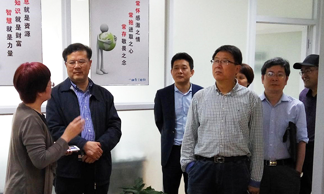 舟山市人大常委会副主任李善忠一行莅临舟山中船通大数据发展有限公司调研考察工作。