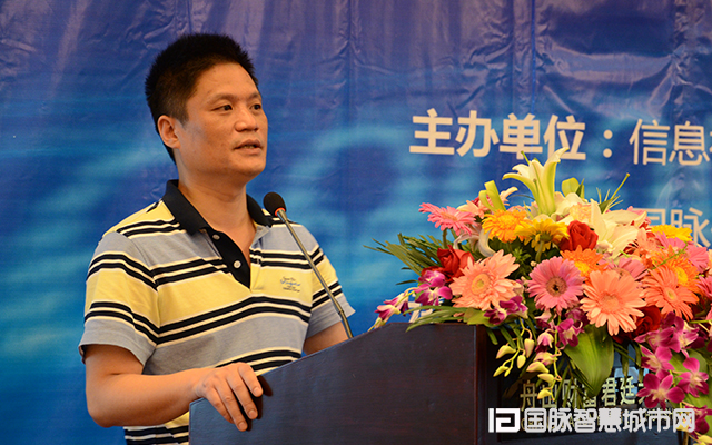 在“2015中国互联网+信息社会高端论坛”上，永乐高ylg888888信息化研究中心主任杨冰之就“互联网+政务发展”发表主题演讲。